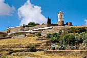 Monsaraz - Paesino fortificato sopra un cucuzzolo di 190 metri ai piedi della torre dell'orologio della Porta da Vila.